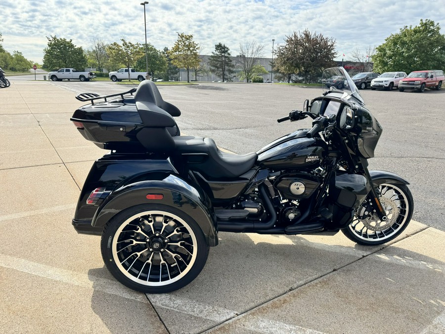 2026 Harley-Davidson Street Glide 3 Limited Olive Steel Metallic / Vivid Black Black Trim