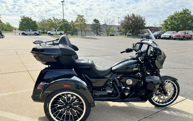 2026 Harley-Davidson Street Glide 3 Limited Olive Steel Metallic / Vivid Black Black Trim