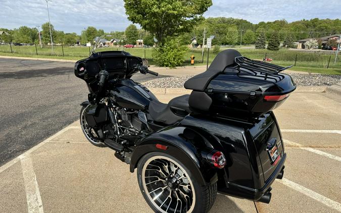 2026 Harley-Davidson Street Glide 3 Limited Olive Steel Metallic / Vivid Black Black Trim