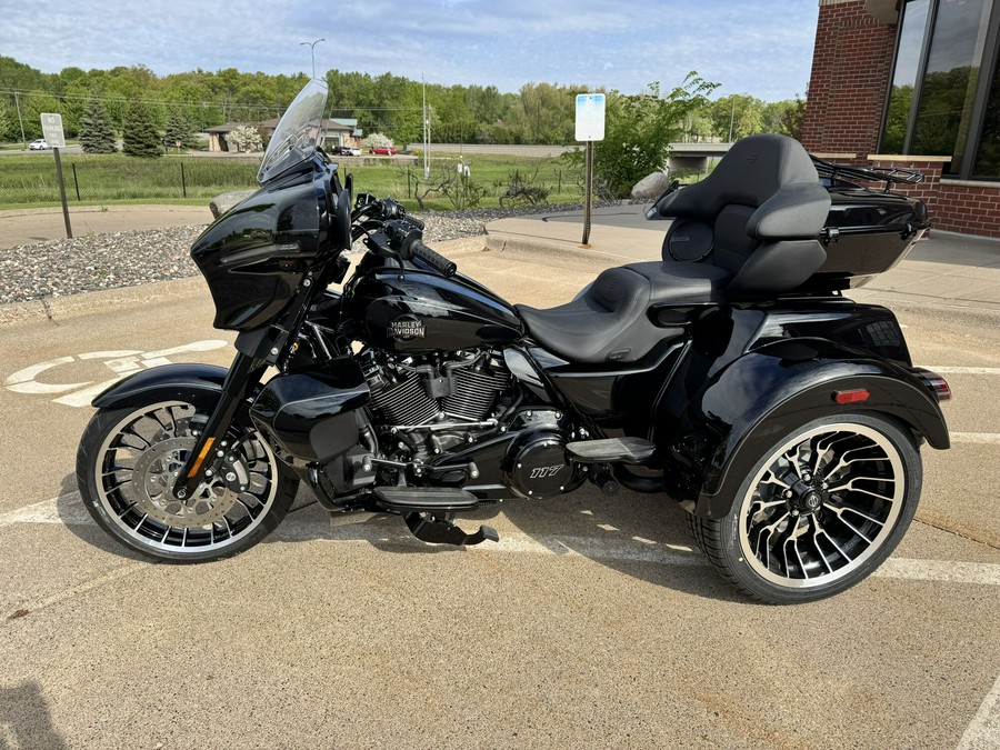 2026 Harley-Davidson Street Glide 3 Limited Olive Steel Metallic / Vivid Black Black Trim
