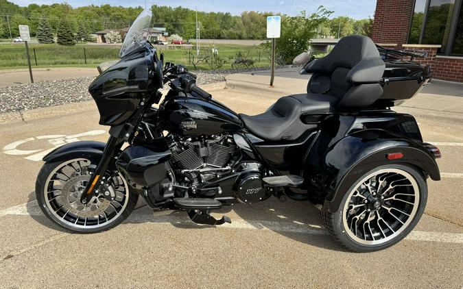2026 Harley-Davidson Street Glide 3 Limited Olive Steel Metallic / Vivid Black Black Trim