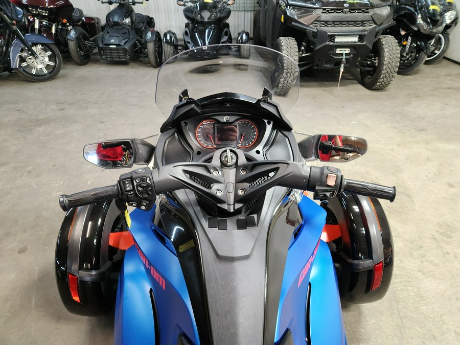 2015 Can-Am Spyder ST-S SE5 Special Series - FP8920