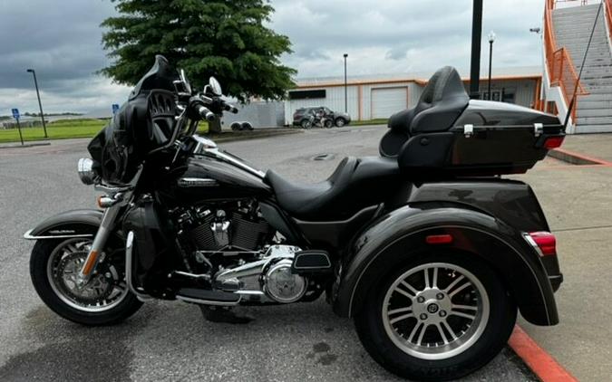 2020 Harley-Davidson Tri Glide Ultra River Rock Gray/Vivid Black