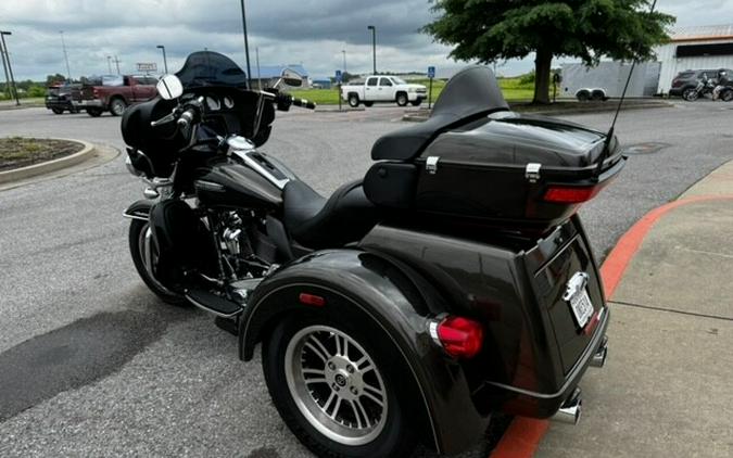 2020 Harley-Davidson Tri Glide Ultra River Rock Gray/Vivid Black