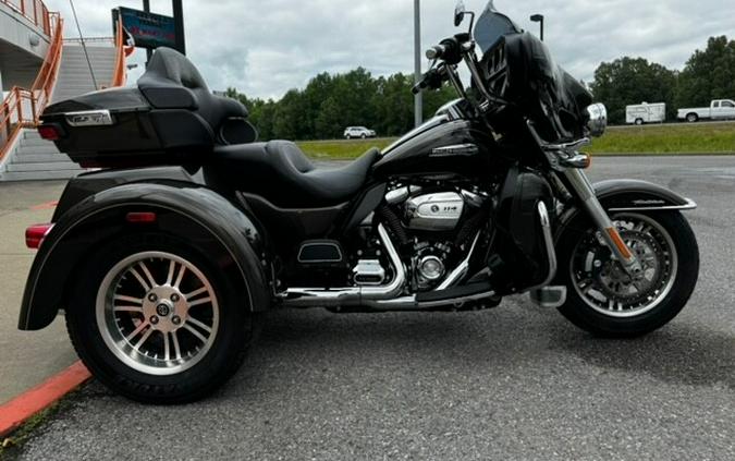 2020 Harley-Davidson Tri Glide Ultra River Rock Gray/Vivid Black