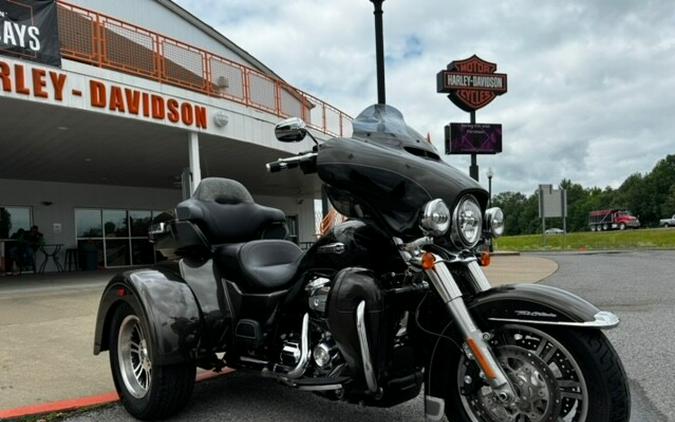 2020 Harley-Davidson Tri Glide Ultra River Rock Gray/Vivid Black