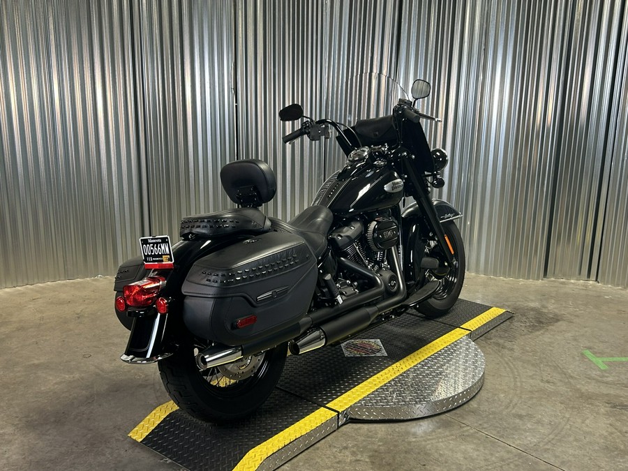 2024 Harley-Davidson Heritage Classic Vivid Black - Black Finish