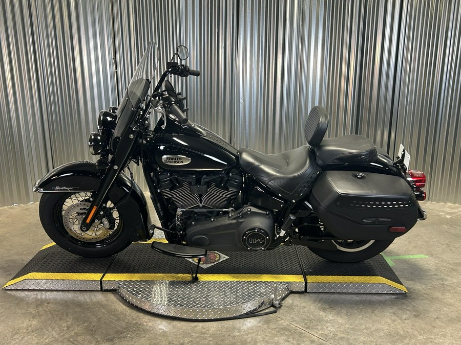 2024 Harley-Davidson Heritage Classic Vivid Black - Black Finish