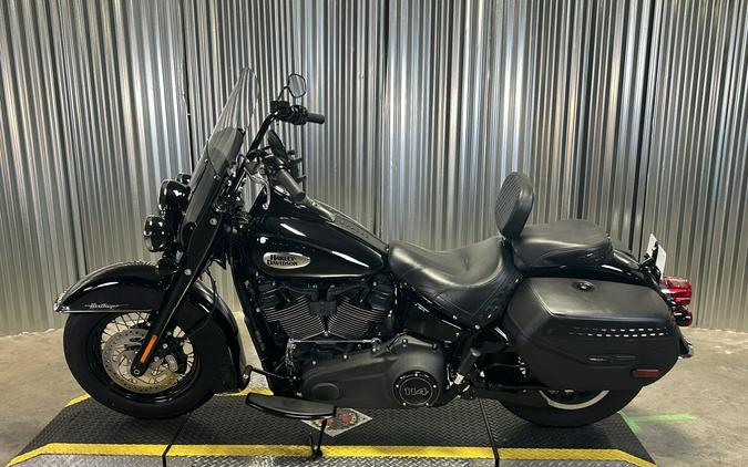 2024 Harley-Davidson Heritage Classic Vivid Black - Black Finish
