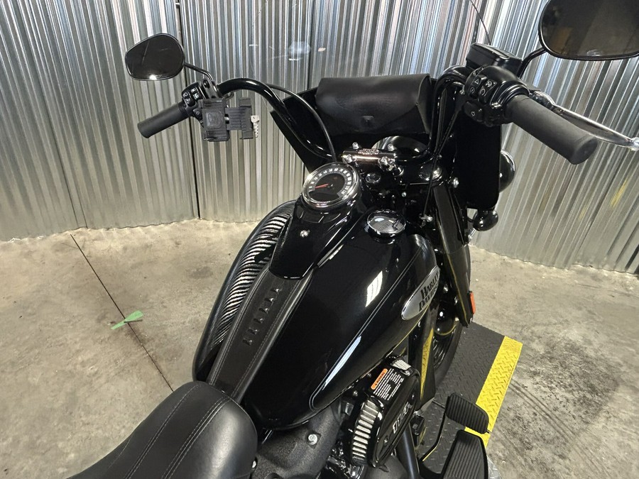 2024 Harley-Davidson Heritage Classic Vivid Black - Black Finish