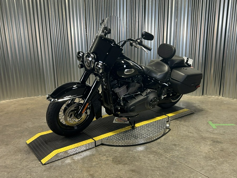 2024 Harley-Davidson Heritage Classic Vivid Black - Black Finish