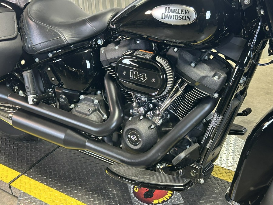 2024 Harley-Davidson Heritage Classic Vivid Black - Black Finish