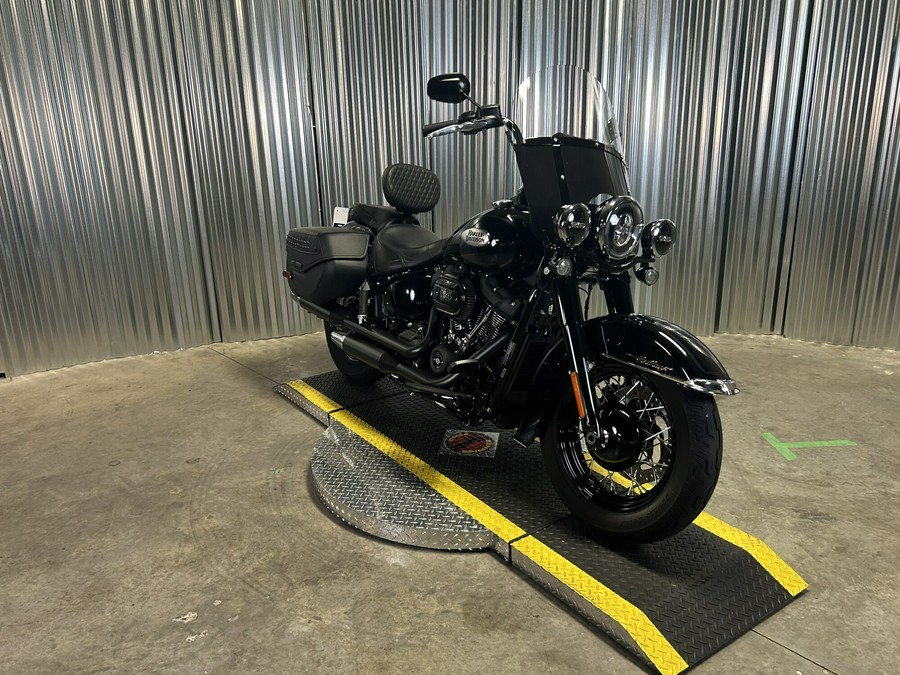 2024 Harley-Davidson Heritage Classic Vivid Black - Black Finish