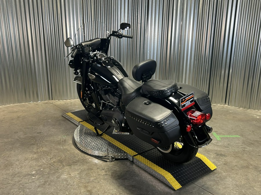 2024 Harley-Davidson Heritage Classic Vivid Black - Black Finish