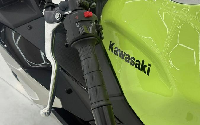 2026 Kawasaki Ninja 500 ABS Metallic Yellowish GreenEbony