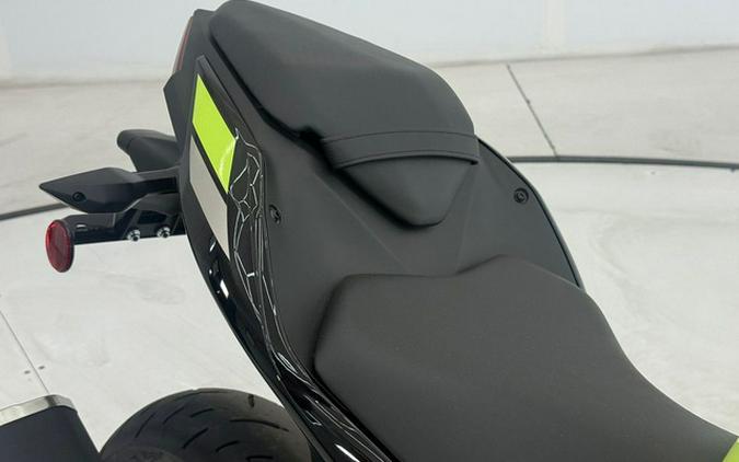 2026 Kawasaki Ninja 500 ABS Metallic Yellowish GreenEbony