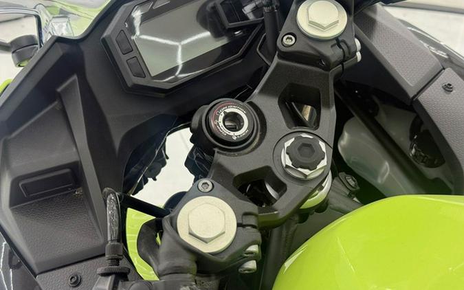 2026 Kawasaki Ninja 500 ABS Metallic Yellowish GreenEbony