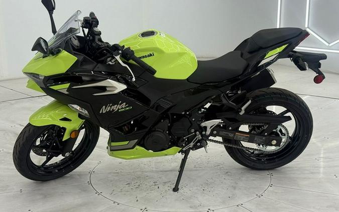 2026 Kawasaki Ninja 500 ABS Metallic Yellowish GreenEbony