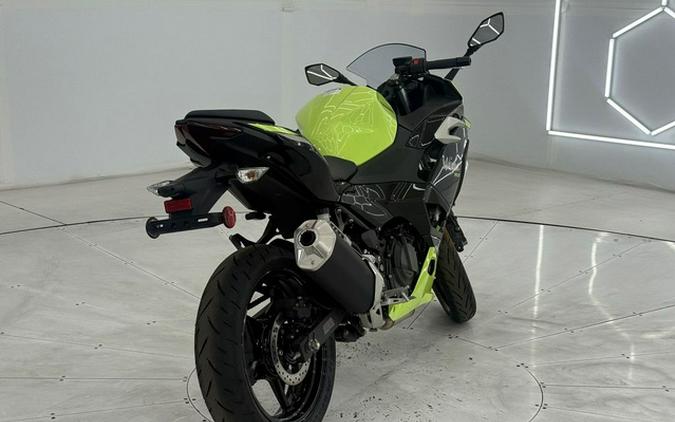2026 Kawasaki Ninja 500 ABS Metallic Yellowish GreenEbony