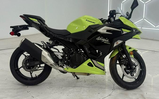 2026 Kawasaki Ninja 500 ABS Metallic Yellowish GreenEbony