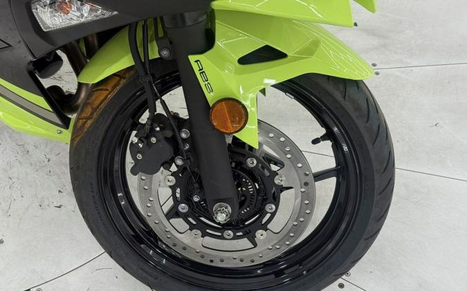 2026 Kawasaki Ninja 500 ABS Metallic Yellowish GreenEbony