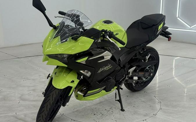 2026 Kawasaki Ninja 500 ABS Metallic Yellowish GreenEbony
