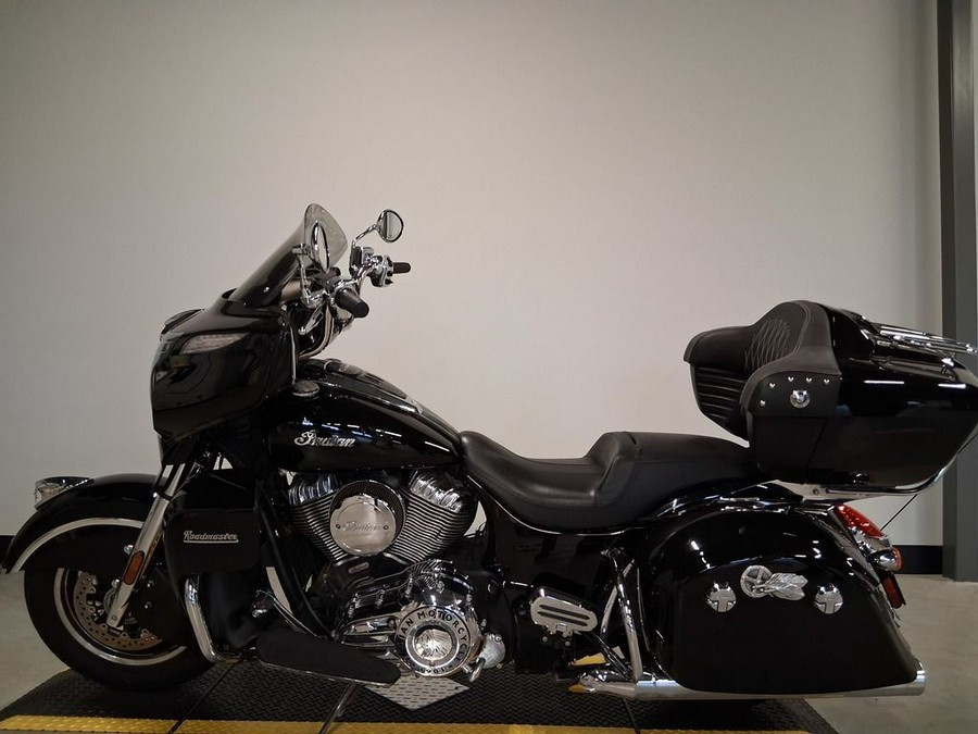2018 Indian Motorcycle® Roadmaster® ABS Thunder Black