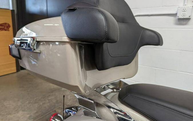 2023 Indian Chieftain Limited Silver Quartz Metallic