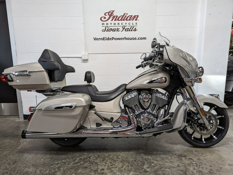2023 Indian Chieftain Limited Silver Quartz Metallic