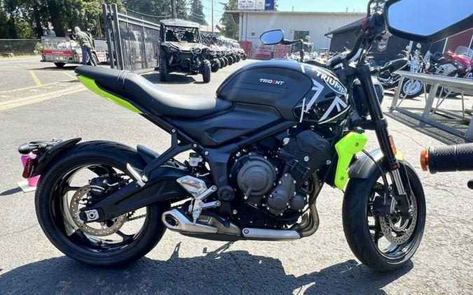 2024 Triumph Trident 660 Jet BlackTriumph Racing Yellow