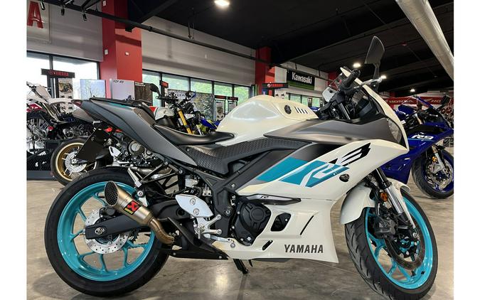 2024 YZF-R3 - Yamaha