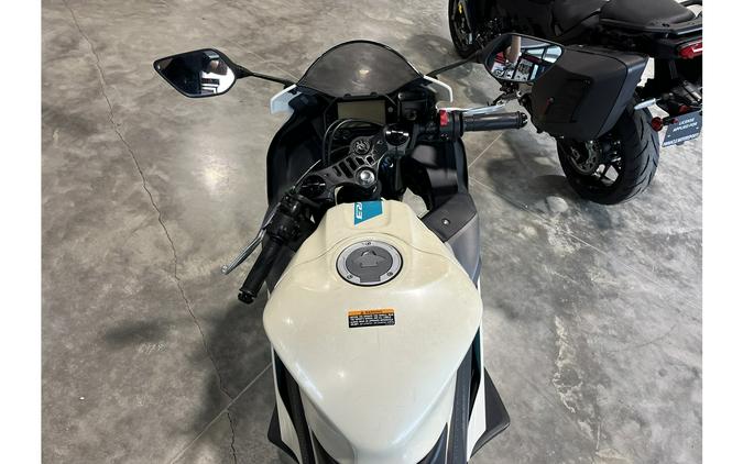 2024 YZF-R3 - Yamaha