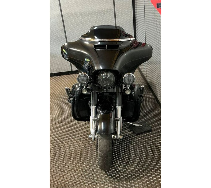 2017 Harley-Davidson Street Glide CVO
