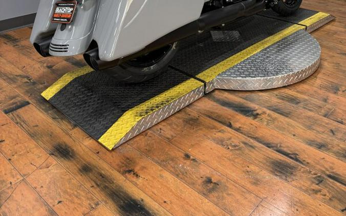 2025 Harley-Davidson® Road King™ Special BILLIARD GRAY/BLK TRIM