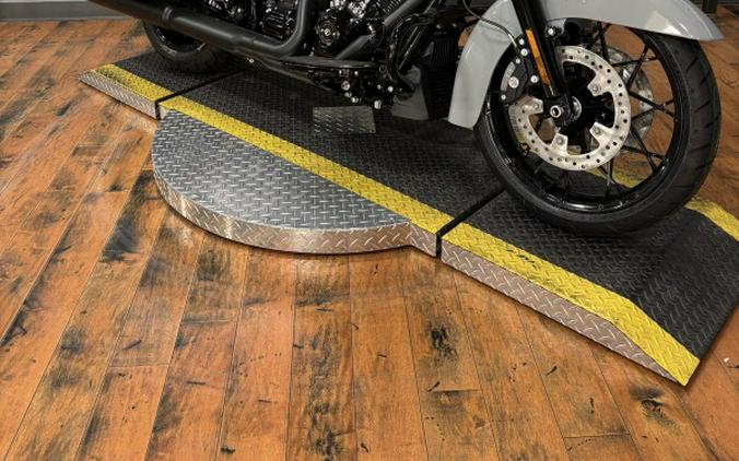 2025 Harley-Davidson® Road King™ Special BILLIARD GRAY/BLK TRIM