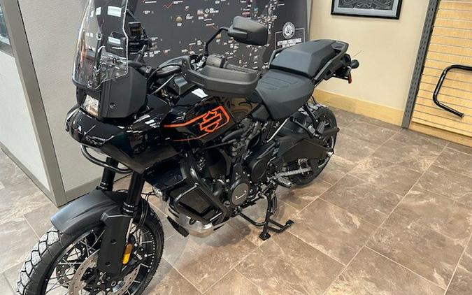 2026 Harley-Davidson® Pan America® 1250 Special Vivid Black Black Laced Wheels