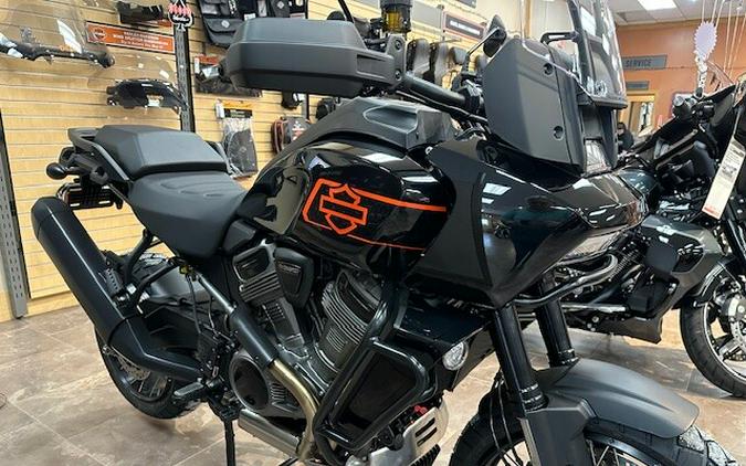 2026 Harley-Davidson® Pan America® 1250 Special Vivid Black Black Laced Wheels