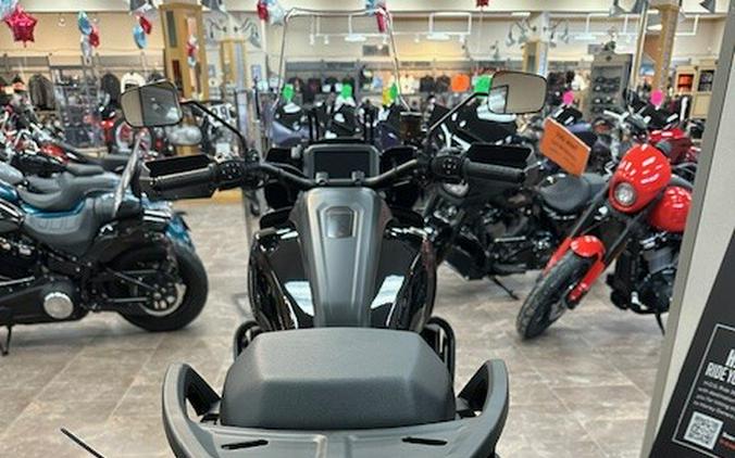 2026 Harley-Davidson® Pan America® 1250 Special Vivid Black Black Laced Wheels