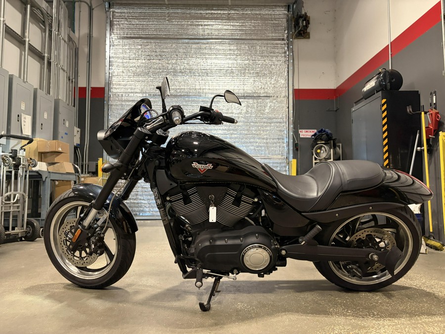 2014 VICTORY Hammer 8Ball Black