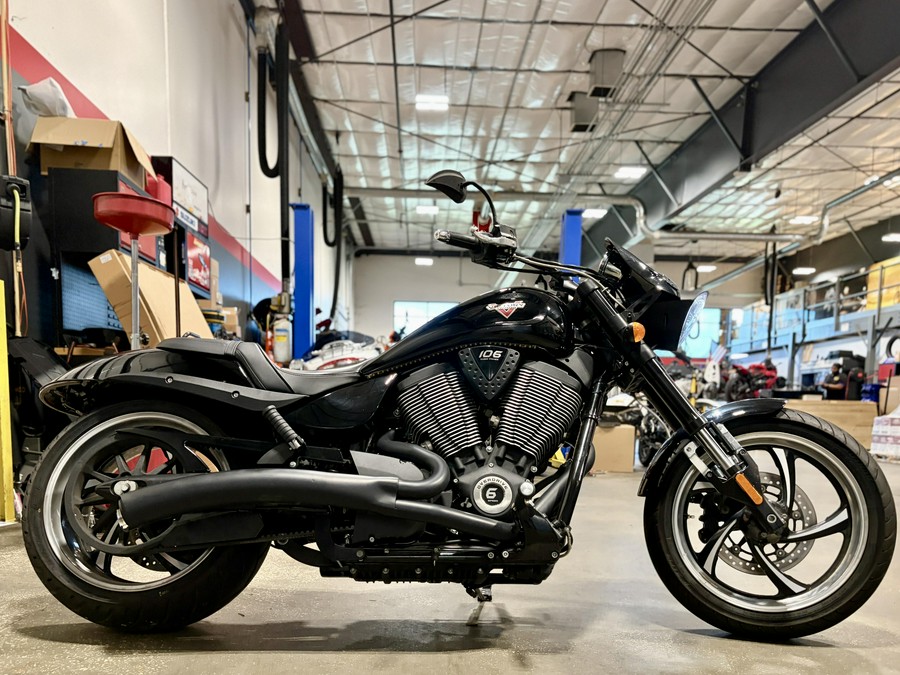 2014 VICTORY Hammer 8Ball Black