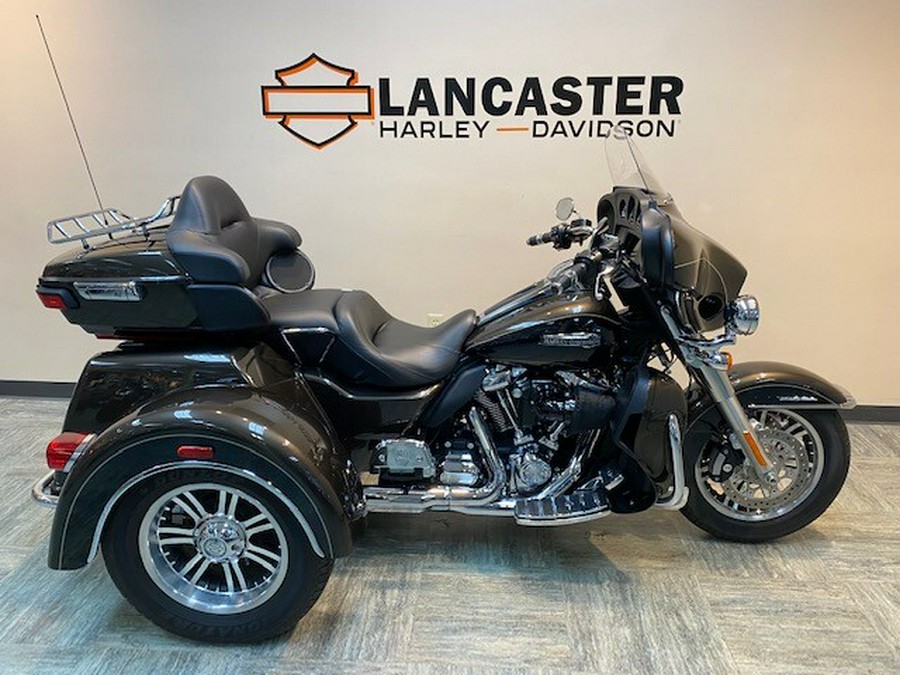 2020 Harley-Davidson Tri Glide Ultra River Rock Gray/Vivid Black FLHTCUTG