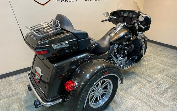 2020 Harley-Davidson Tri Glide Ultra River Rock Gray/Vivid Black FLHTCUTG