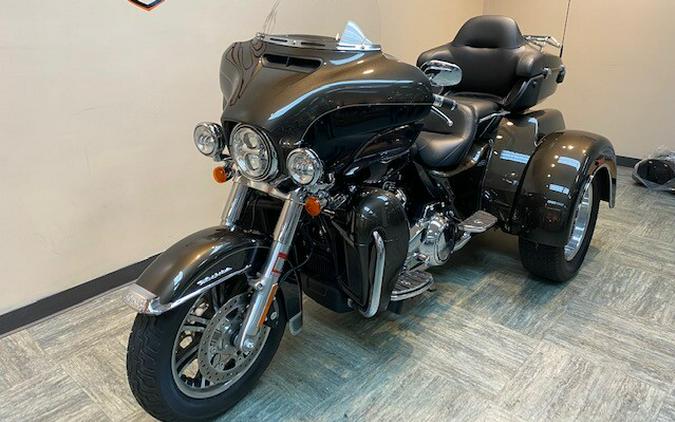 2020 Harley-Davidson Tri Glide Ultra River Rock Gray/Vivid Black FLHTCUTG