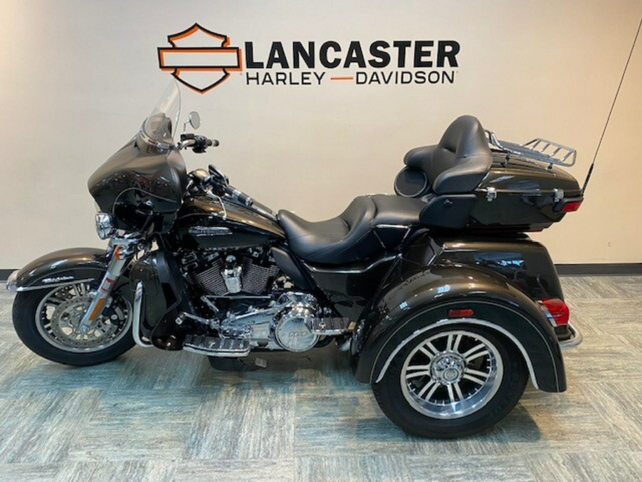 2020 Harley-Davidson Tri Glide Ultra River Rock Gray/Vivid Black FLHTCUTG