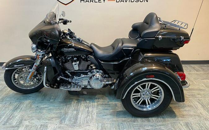 2020 Harley-Davidson Tri Glide Ultra River Rock Gray/Vivid Black FLHTCUTG