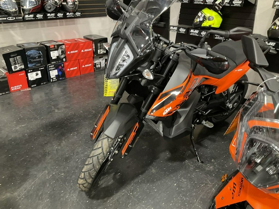 2022 KTM Adventure 890