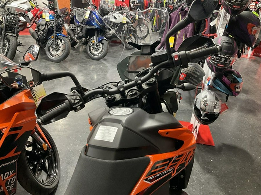 2022 KTM Adventure 890