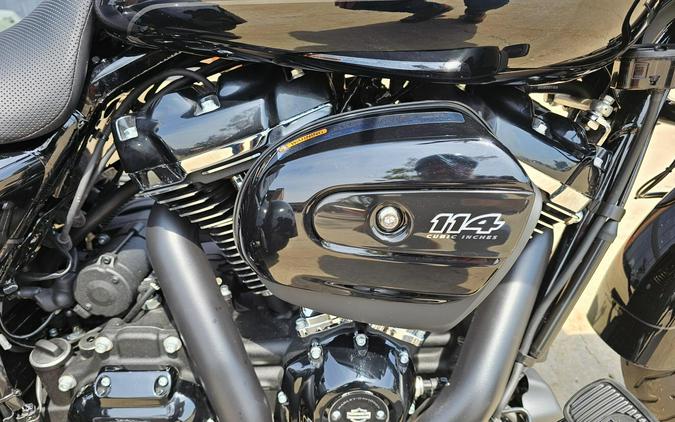 FLTRT 2023 Road Glide 3