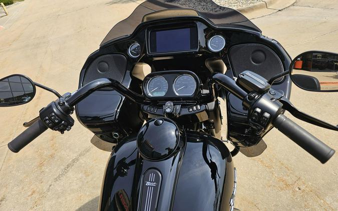 FLTRT 2023 Road Glide 3