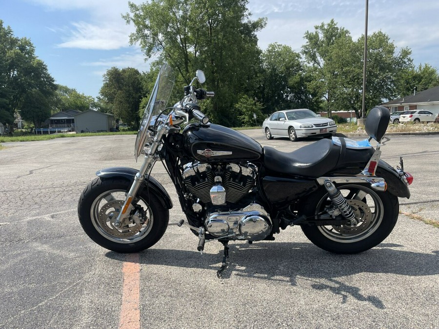 2016 Sportster 1200 Custom Vivid Black